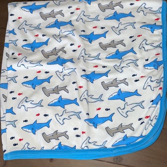 Simple Joys Shark Towel & 4 Matching Wash Clothes - Picture 2 of 5